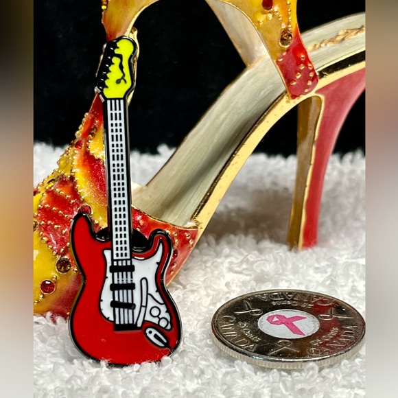 🎸Hot Rocker pin -gorgeous-NWT - Picture 4 of 7